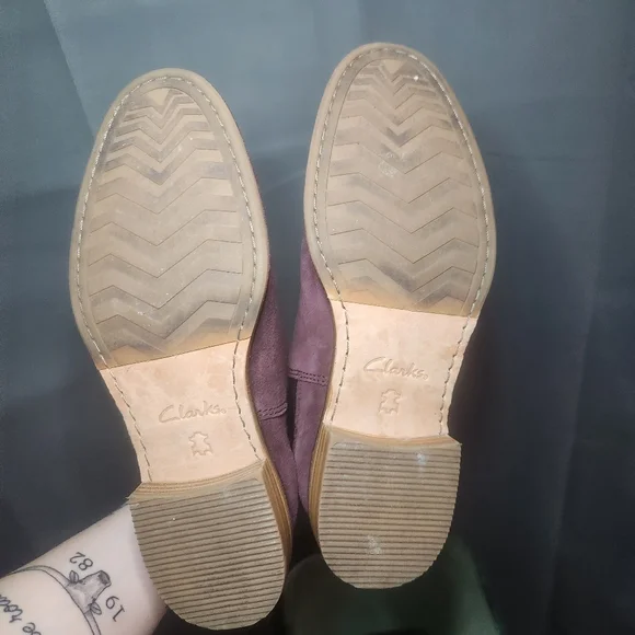 Clark's Women's Arlo Burgundy Chelsea Boots - Picture 2 of 4